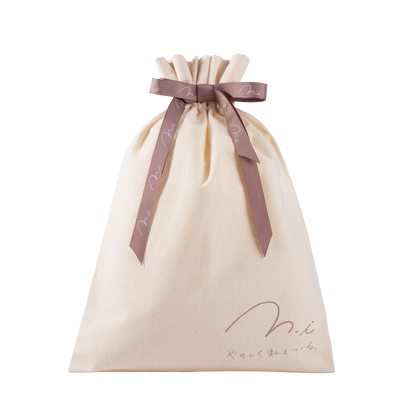 お買い上げ金額が1万円未満の方にも巾着のノベルティをプレゼント！